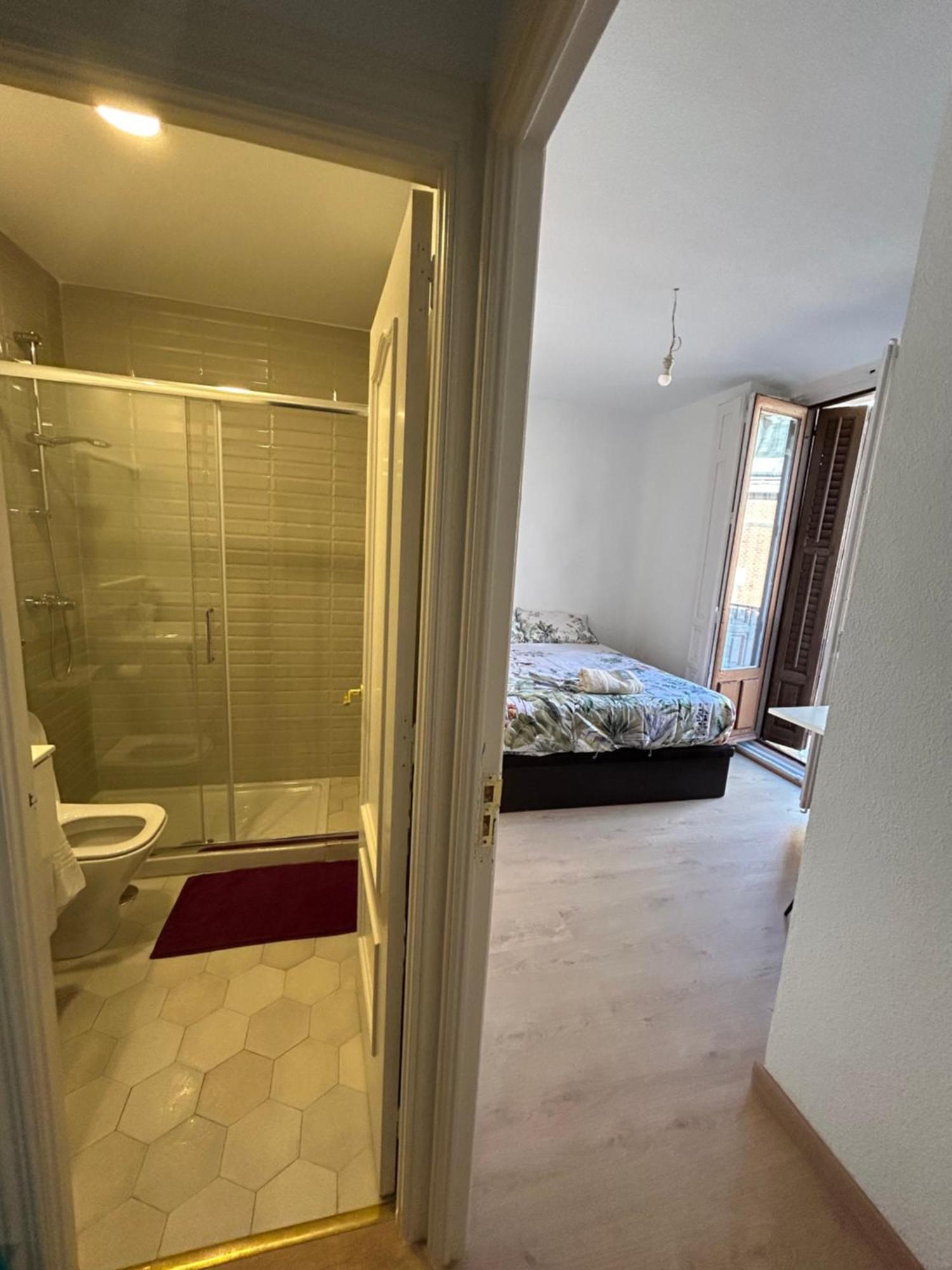 Room In Plaza Mayor Madrid Esterno foto