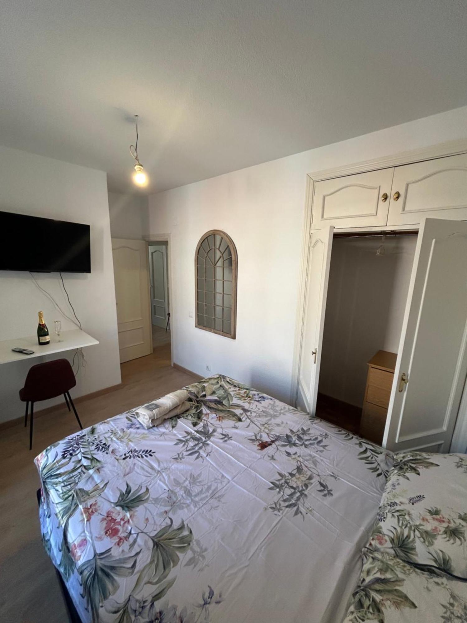 Room In Plaza Mayor Madrid Esterno foto